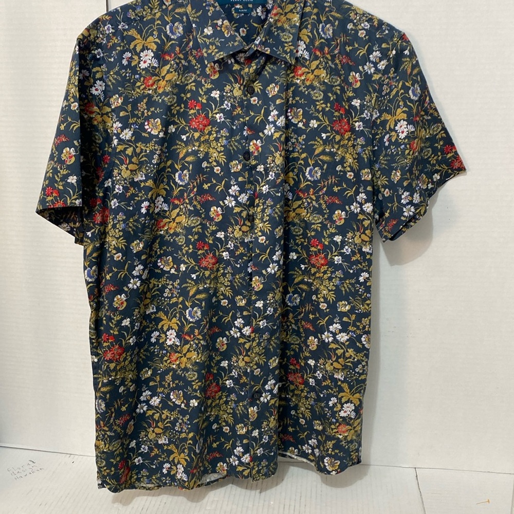 Perry Ellis Shirt size XL Floral Design